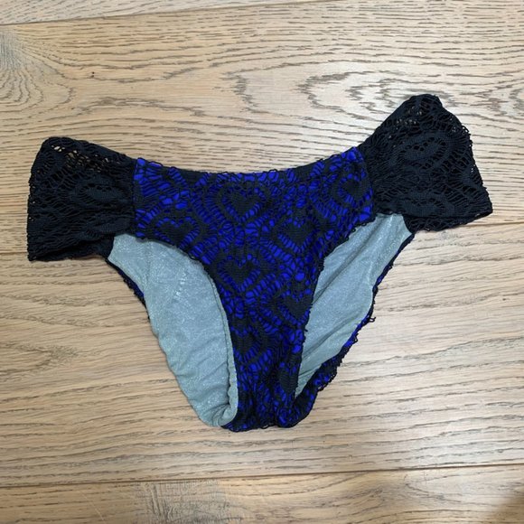 Betsey Johnson Love Lace Crochet Matching Bikini Set - Picture 3 of 16